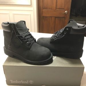 Black Timberland Size 5 Grade School